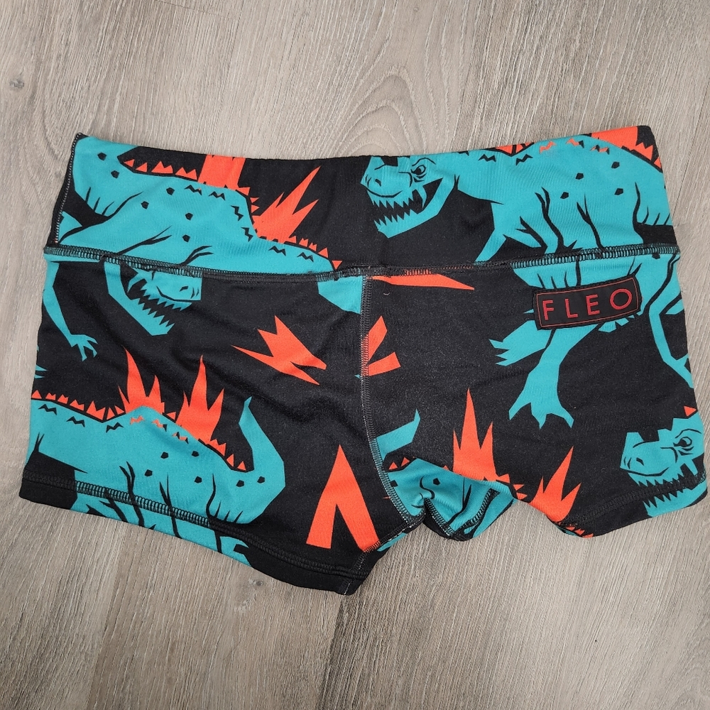 Fleo Shorts - Picture 2 of 4